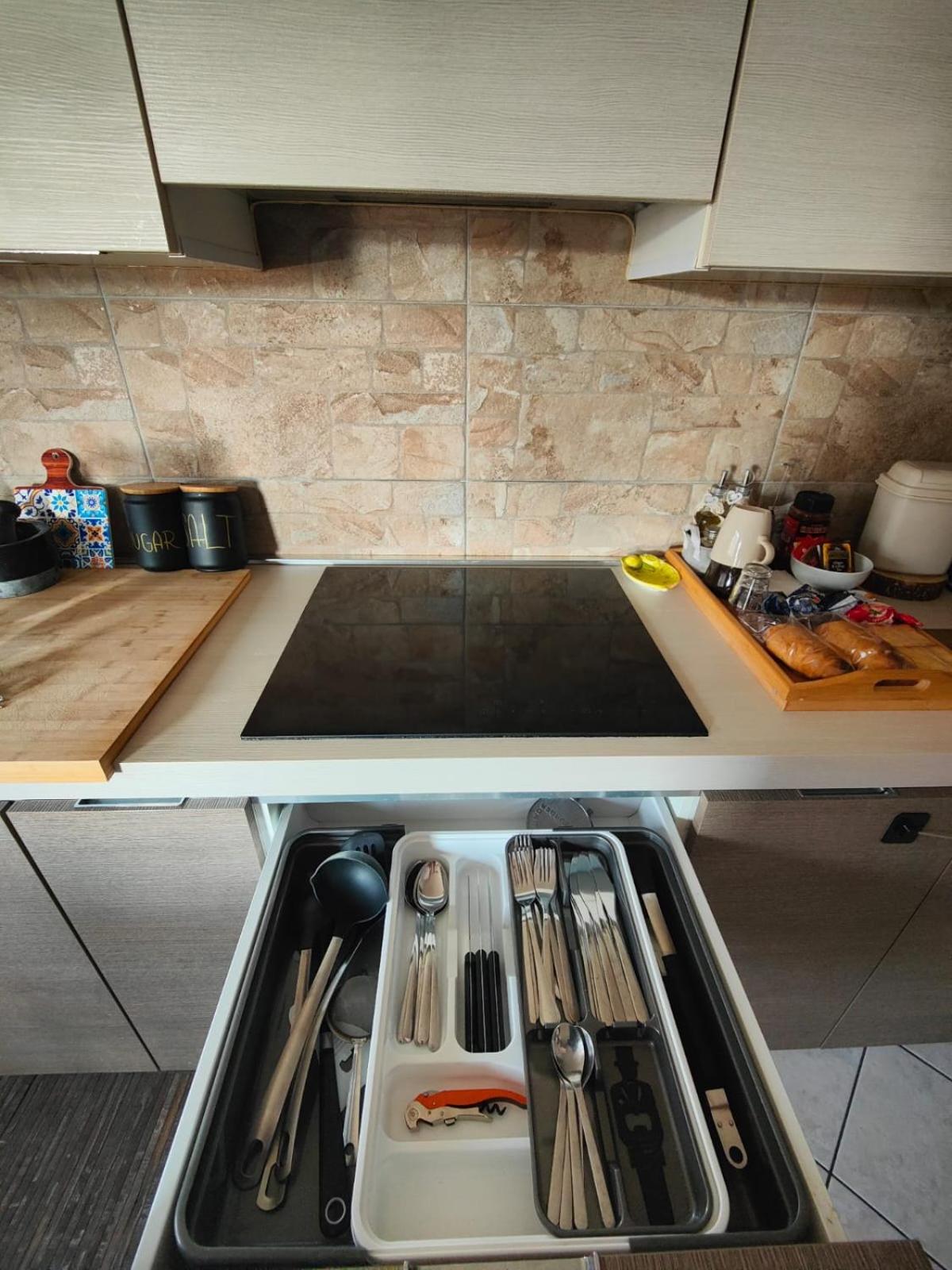 "Come A Casa" - Appartamento Gigi - Self Check In - Ospedale Humanitas - Forum Assago - Tram15 Rozzano Buitenkant foto
