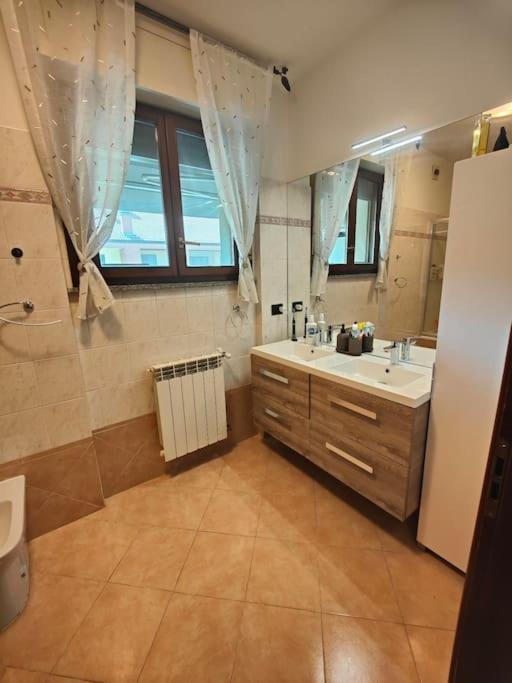 "Come A Casa" - Appartamento Gigi - Self Check In - Ospedale Humanitas - Forum Assago - Tram15 Rozzano Buitenkant foto