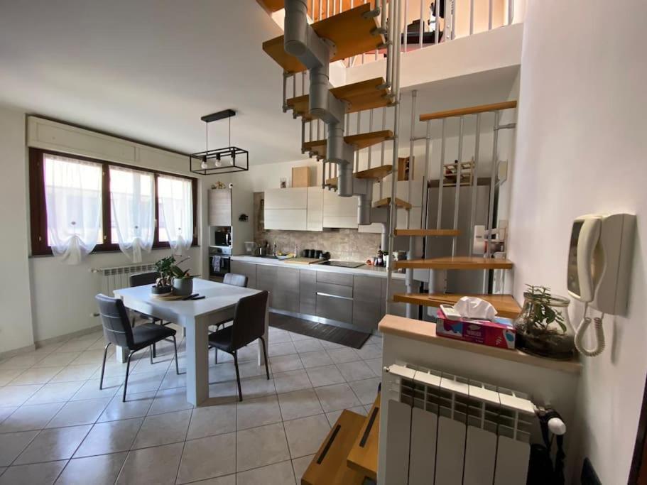 "Come A Casa" - Appartamento Gigi - Self Check In - Ospedale Humanitas - Forum Assago - Tram15 Rozzano Buitenkant foto