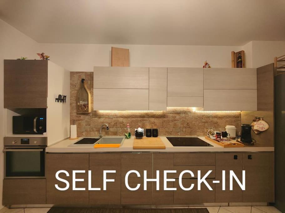 "Come A Casa" - Appartamento Gigi - Self Check In - Ospedale Humanitas - Forum Assago - Tram15 Rozzano Buitenkant foto