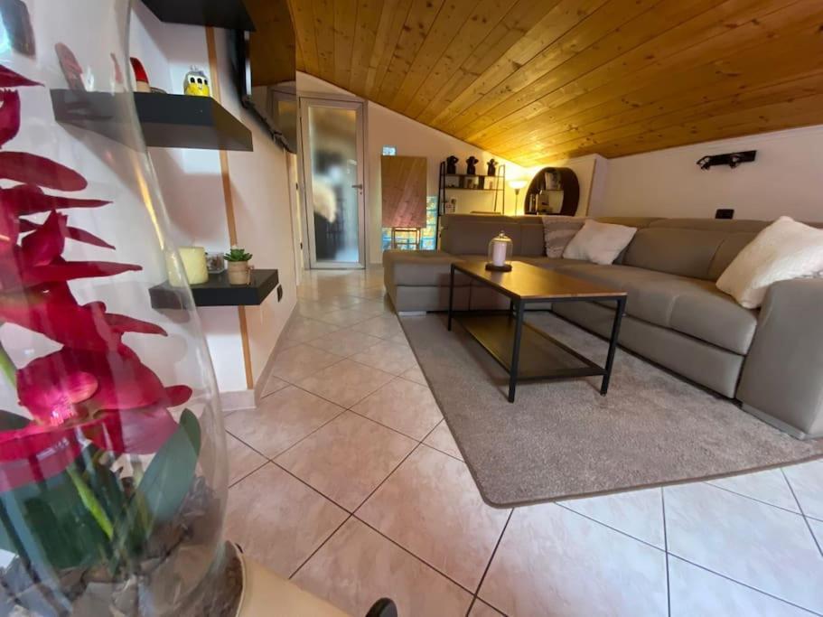 "Come A Casa" - Appartamento Gigi - Self Check In - Ospedale Humanitas - Forum Assago - Tram15 Rozzano Buitenkant foto