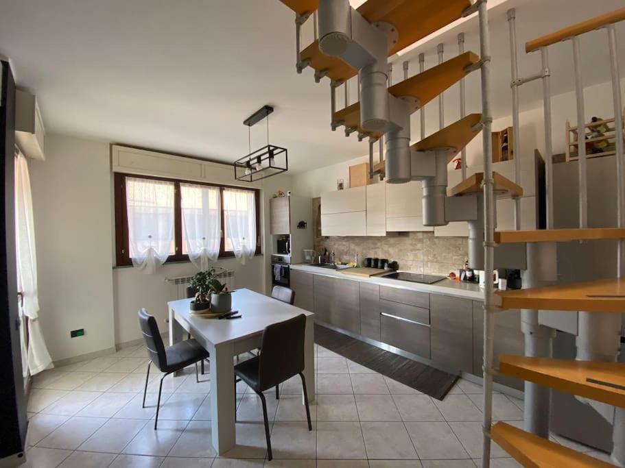 "Come A Casa" - Appartamento Gigi - Self Check In - Ospedale Humanitas - Forum Assago - Tram15 Rozzano Buitenkant foto
